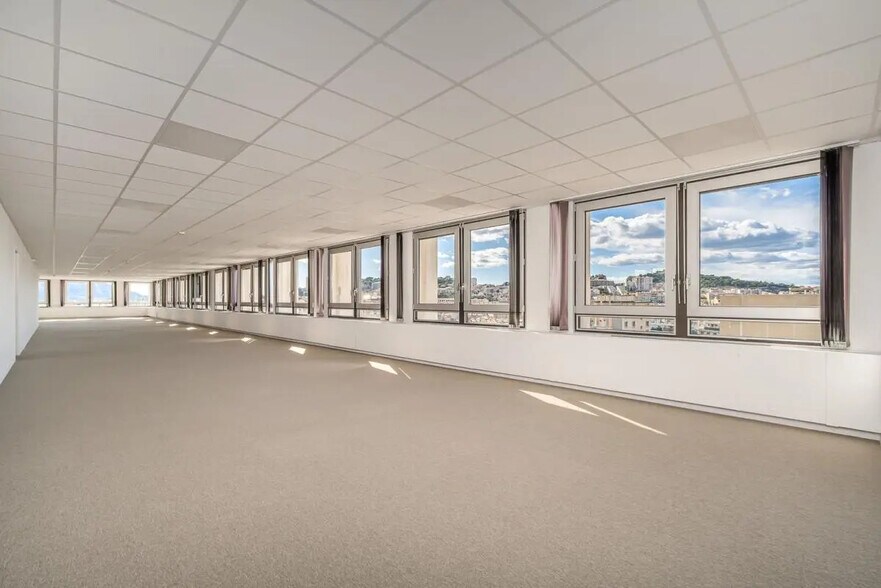 Office in Marseille for lease - Interior Photo - Image 3 of 11