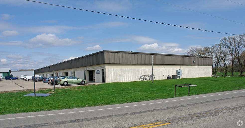 1101 Industrial Dr, Watertown, WI à vendre - Photo du bâtiment - Image 1 de 1