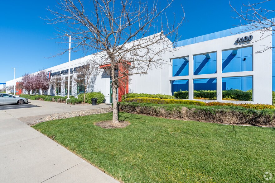 4150 Duckhorn Dr, Sacramento, CA à vendre - Photo du bâtiment - Image 1 de 22