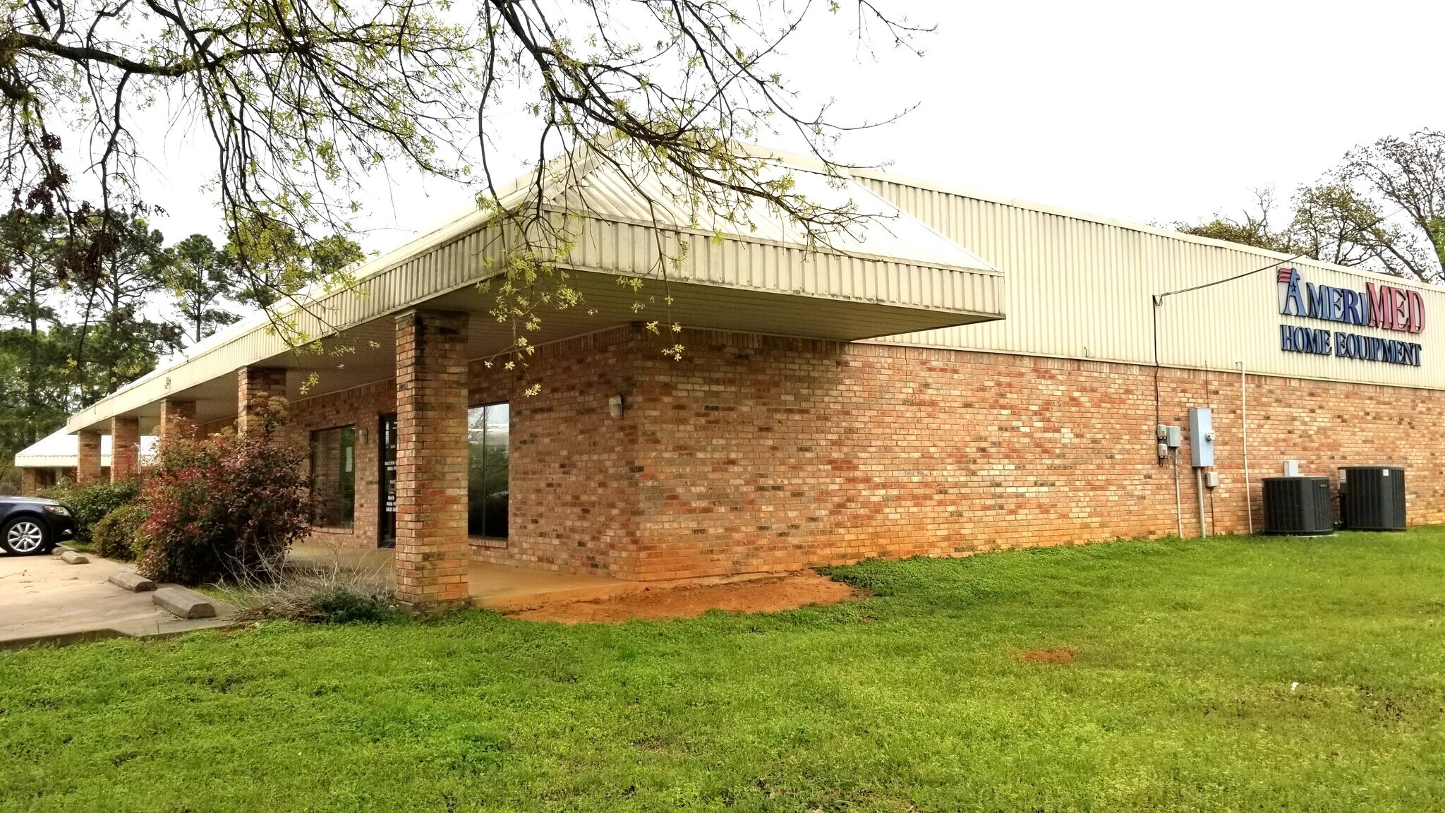 1317 S Palestine St, Athens, TX for lease Building Photo- Image 1 of 10