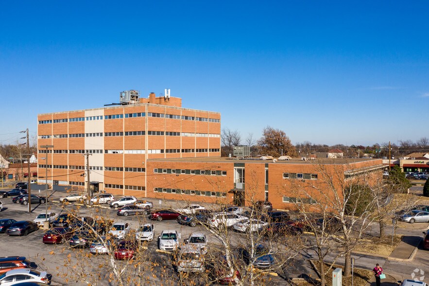 2901-2915 N Classen Blvd, Oklahoma City, OK à louer - Photo du bâtiment - Image 3 de 10
