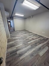 208 S Castell Ave, New Braunfels, TX for lease Interior Photo- Image 2 of 2