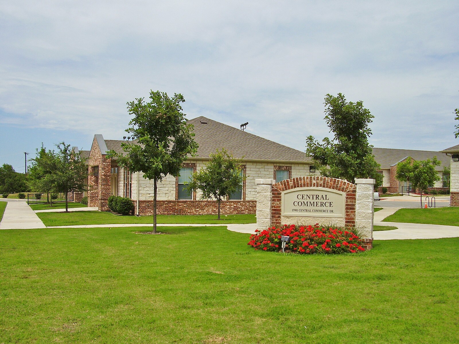 15901 Central Commerce Dr, Pflugerville, TX à louer Photo du bâtiment- Image 1 de 14