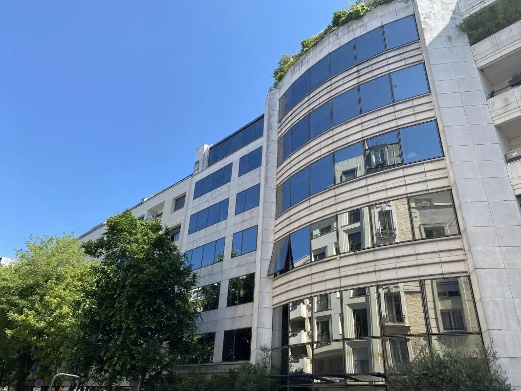 Office in Levallois-Perret for sale Primary Photo- Image 1 of 3