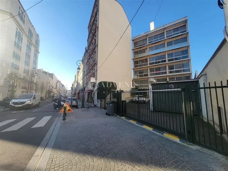 Office in Puteaux for lease - Building Photo - Image 2 of 5