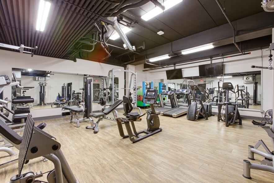 1015 N 16th St, Omaha, NE for sale - Interior Photo - Image 3 of 54
