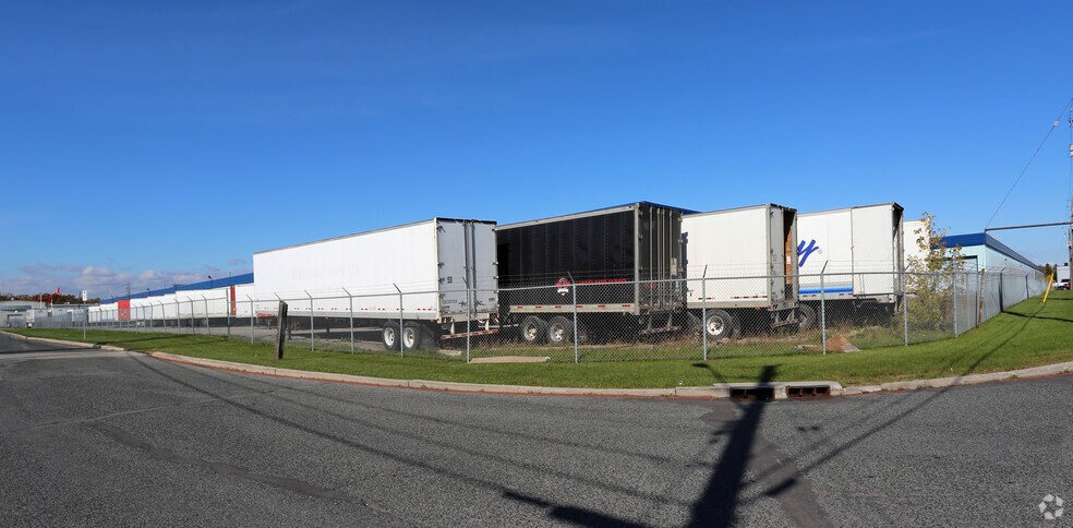 8 Burford Rd, Hamilton, ON à louer - Photo du bâtiment - Image 2 de 3