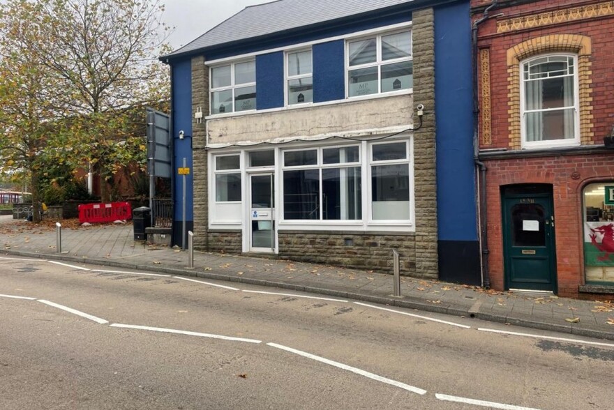 17 College St, Ammanford for lease - Building Photo - Image 1 of 4