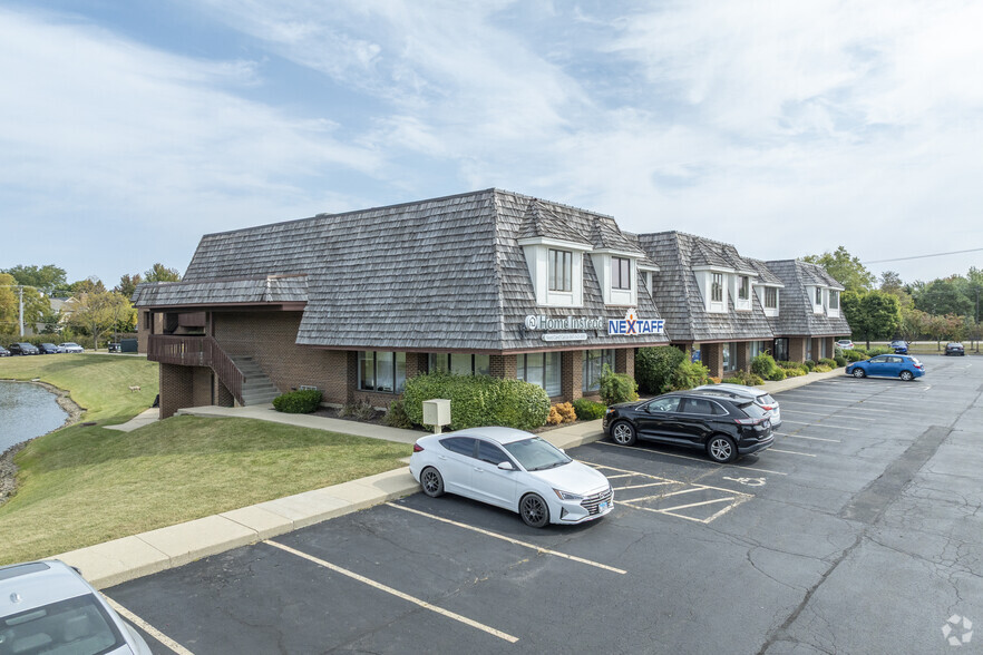 100 N Atkinson Rd, Grayslake, IL à louer - Photo du bâtiment - Image 3 de 5