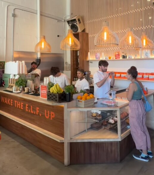 7703 Melrose Ave, Los Angeles, CA à louer - Photo du bâtiment - Image 2 de 9