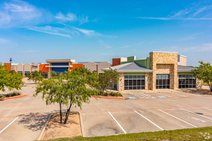 1855 T L Townsend Dr, Rockwall, TX à louer - Photo du bâtiment - Image 2 de 10