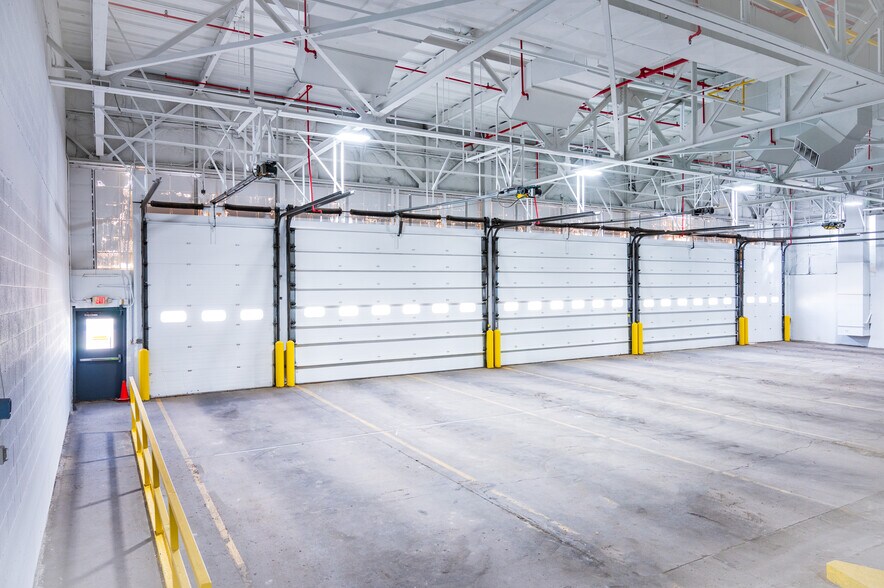 3300 N 124th St, Milwaukee, WI à louer - Photo du bâtiment - Image 3 de 29