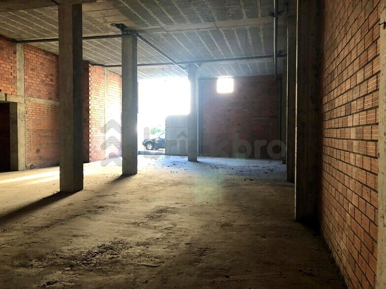 Retail in Narón, La Coruna for lease - Interior Photo - Image 2 of 4