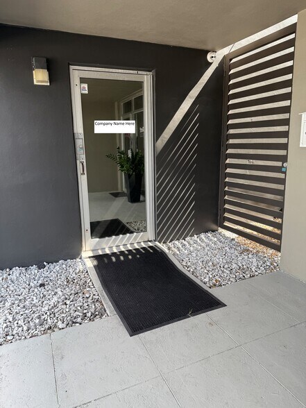 4101 SW 73rd Ave, Miami, FL à louer - Photo du bâtiment - Image 3 de 11