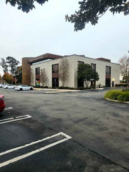 2721 Santa Maria Way, Santa Maria, CA for lease - Primary Photo - Image 1 of 5
