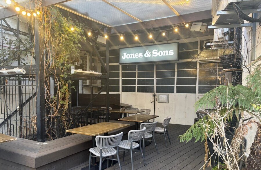 3 Gillet Sq, Londres à louer - Photo du bâtiment - Image 2 de 7