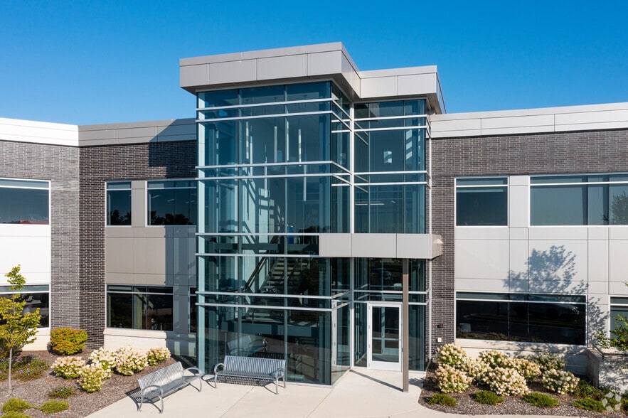 2373 Oak Valley Dr, Ann Arbor, MI à louer - Photo principale - Image 1 de 9