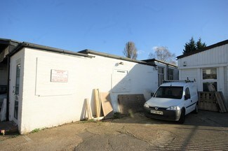 Plus de détails pour Cornwall Rd, Pinner - Local d'activités à louer