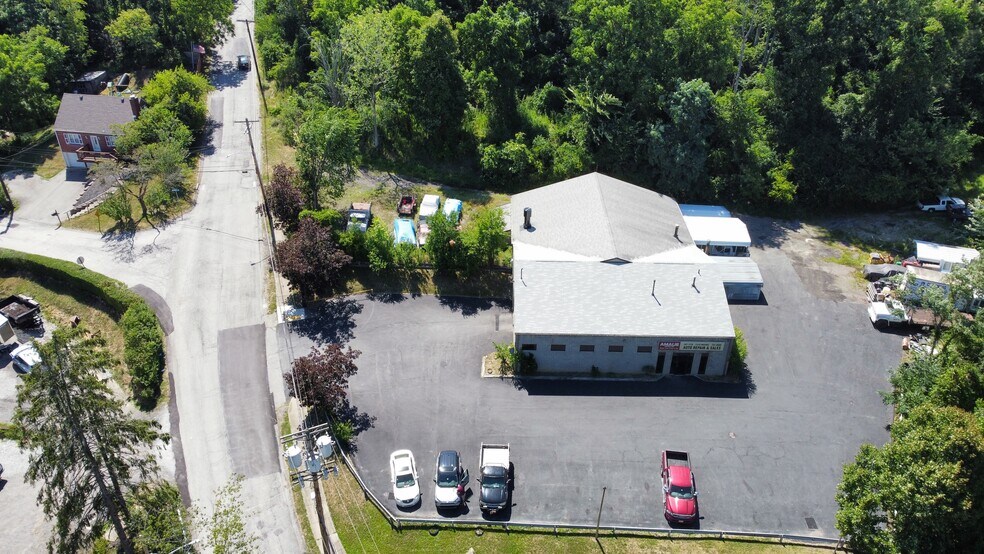 560 Hoover Rd, Penn Hills, PA à vendre - Photo du bâtiment - Image 1 de 43