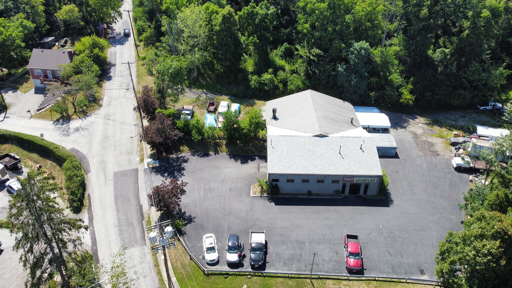 560 Hoover Rd, Penn Hills, PA à vendre Photo du bâtiment- Image 1 de 44