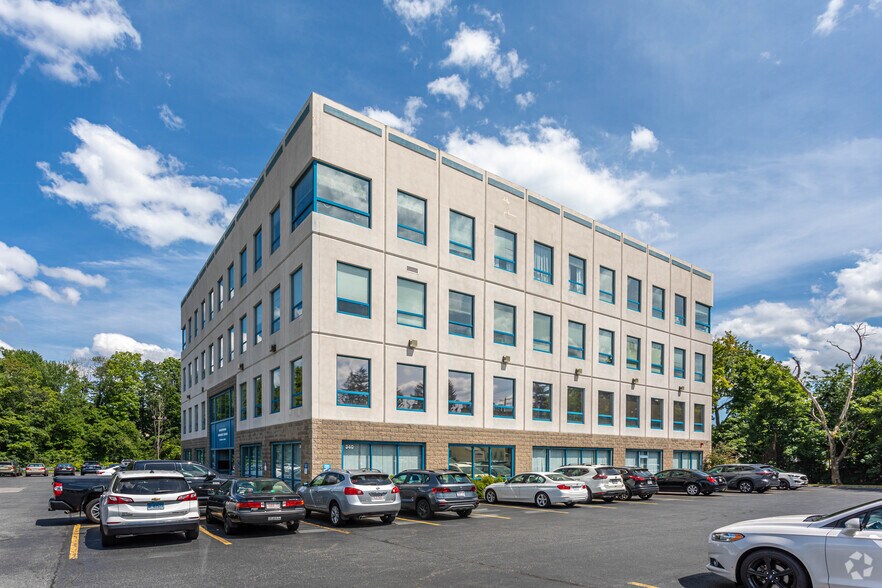 340 Maple St, Marlborough, MA à louer - Photo du bâtiment - Image 2 de 9
