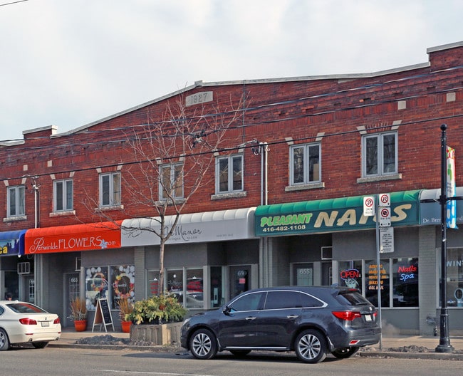 Plus de détails pour 651 Mount Pleasant Rd, Toronto, ON - Commerce de détail à louer