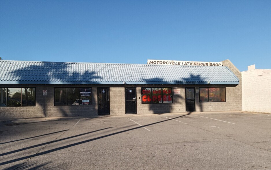 4390 W Tompkins Ave, Las Vegas, NV à louer - Photo du bâtiment - Image 2 de 7