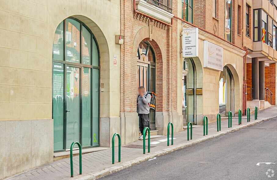 Commerce de détail dans Madrid, Madrid à louer - Photo du bâtiment - Image 2 de 2