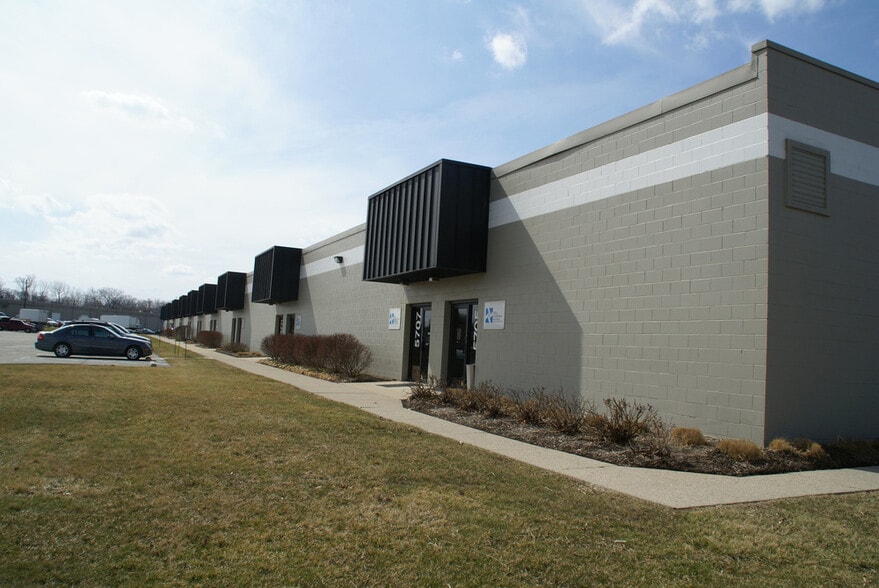 5742-5797 Park Plaza Ct, Indianapolis, IN for lease - Building Photo - Image 3 of 6