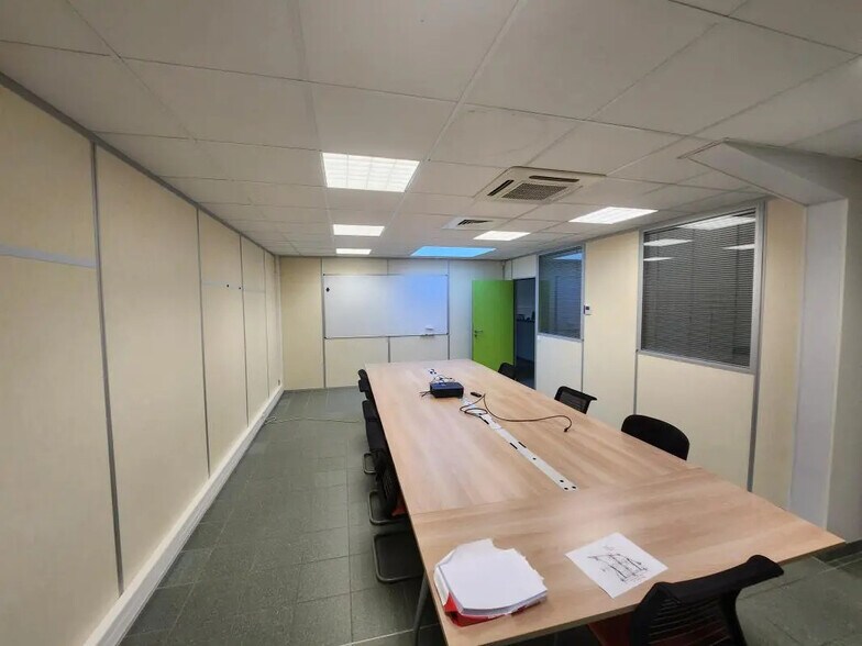 Office in Houilles for lease - Interior Photo - Image 3 of 8