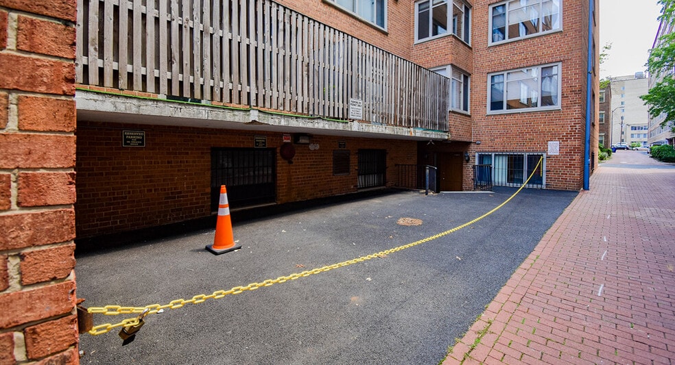 940 25th St NW, Washington, DC for sale - Building Photo - Image 2 of 7