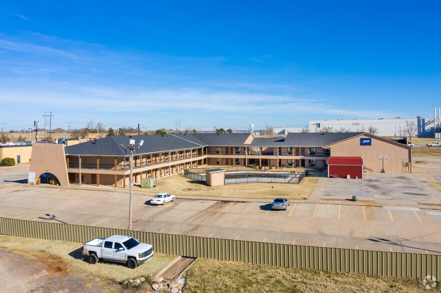 321 N Mustang Rd, Yukon, OK for sale - Building Photo - Image 3 of 5