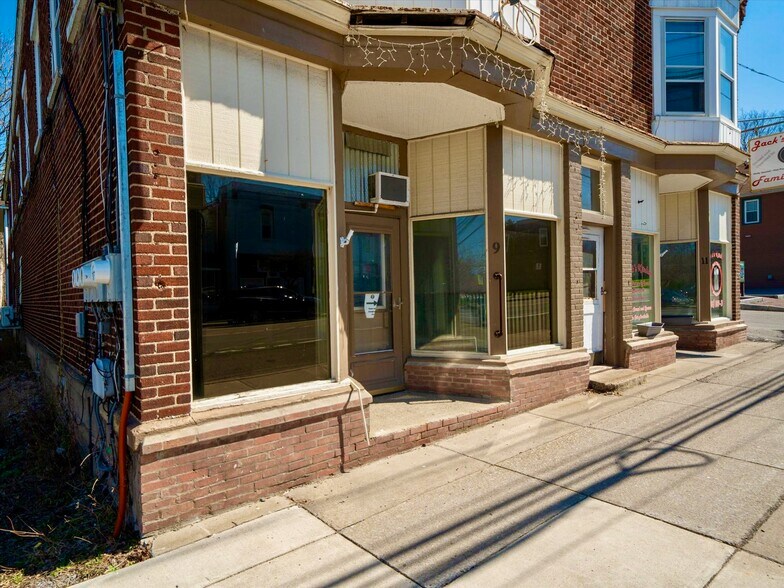 9 S Main St, Manchester, NY à vendre - Photo du bâtiment - Image 3 de 81