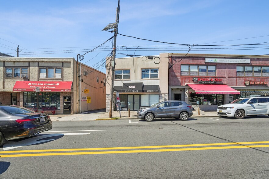 1207 Anderson Ave, Fort Lee, NJ à vendre - Photo du bâtiment - Image 2 de 42