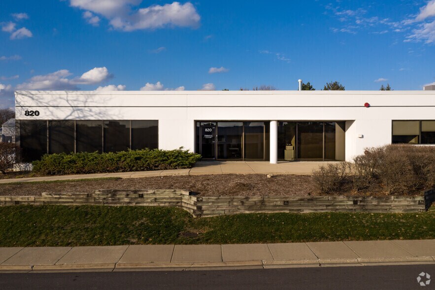 800 Springer Dr, Lombard, IL à louer - Photo du bâtiment - Image 3 de 5