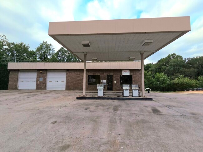 More details for 1925 Old Chatham Rd, Martinsville, VA - Retail for Sale