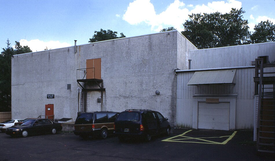 490 Easton Rd, Horsham Township, PA à vendre - Photo du bâtiment - Image 3 de 4