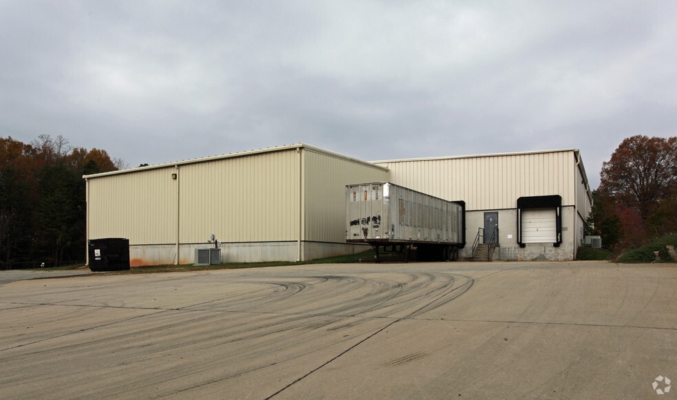 7609 Canoe Rd, Greensboro, NC à vendre - Photo du bâtiment - Image 3 de 12