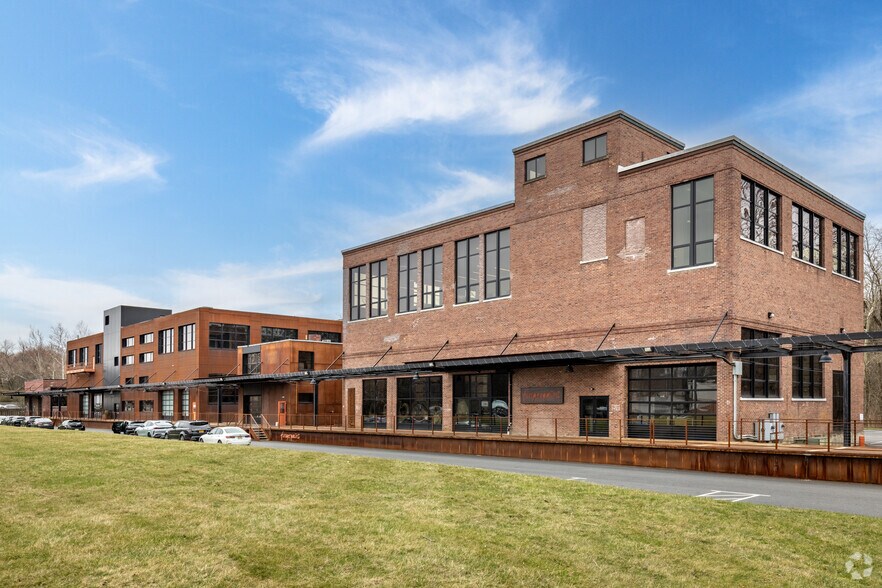 4 E Frederick Pl, Cedar Knolls, NJ à louer - Photo du bâtiment - Image 3 de 9