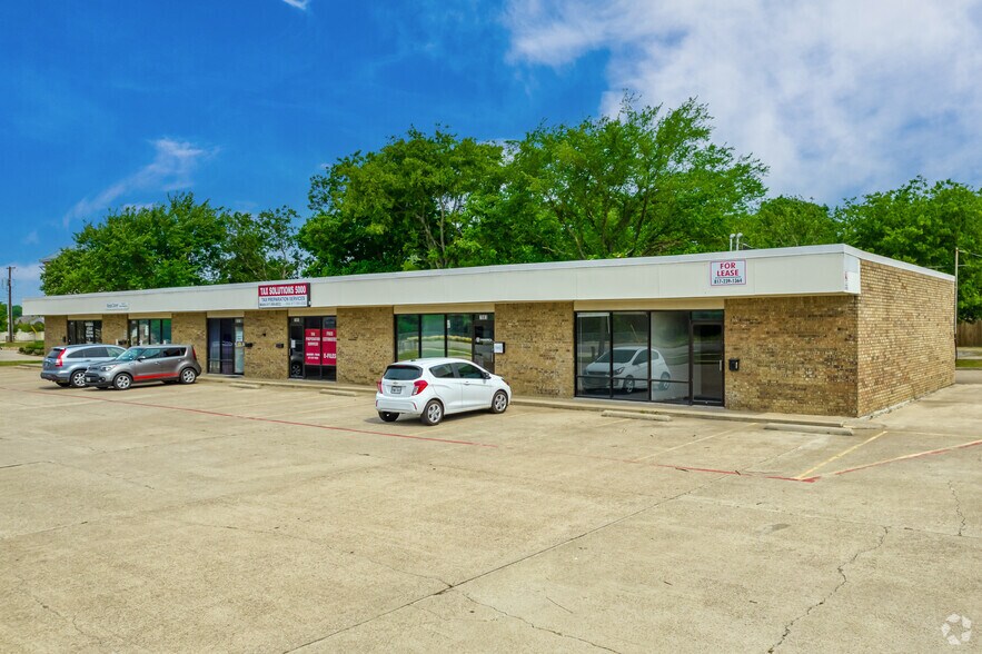 7075-7085 Baker Blvd, Richland Hills, TX à louer - Photo du bâtiment - Image 2 de 4