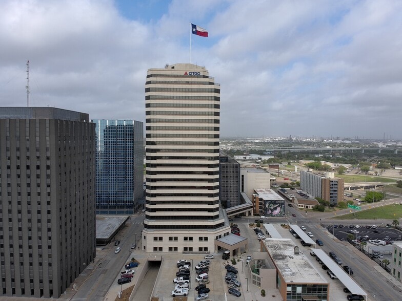 802 N Carancahua St, Corpus Christi, TX for lease - Building Photo - Image 2 of 20