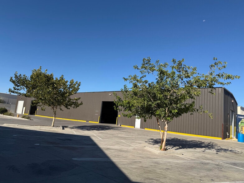 13586 Central Rd, Apple Valley, CA for lease - Building Photo - Image 2 of 3