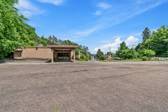 1650 Broadway Ave, McKees Rocks, PA for lease Interior Photo- Image 1 of 10