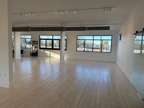 513-515 English Rd, High Point, NC à louer Photo intérieure- Image 2 de 3