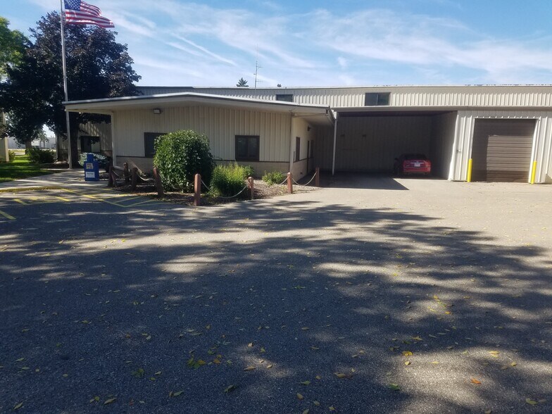 2208 Trott Ave SW, Willmar, MN à vendre - Photo du bâtiment - Image 2 de 50