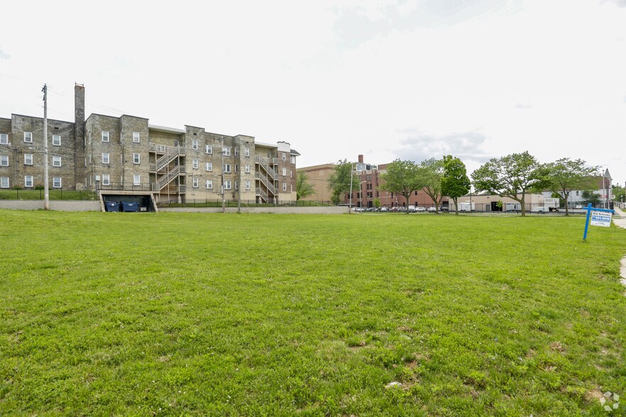 2441-2463 W State St, Milwaukee, WI à vendre - Photo du bâtiment - Image 2 de 2