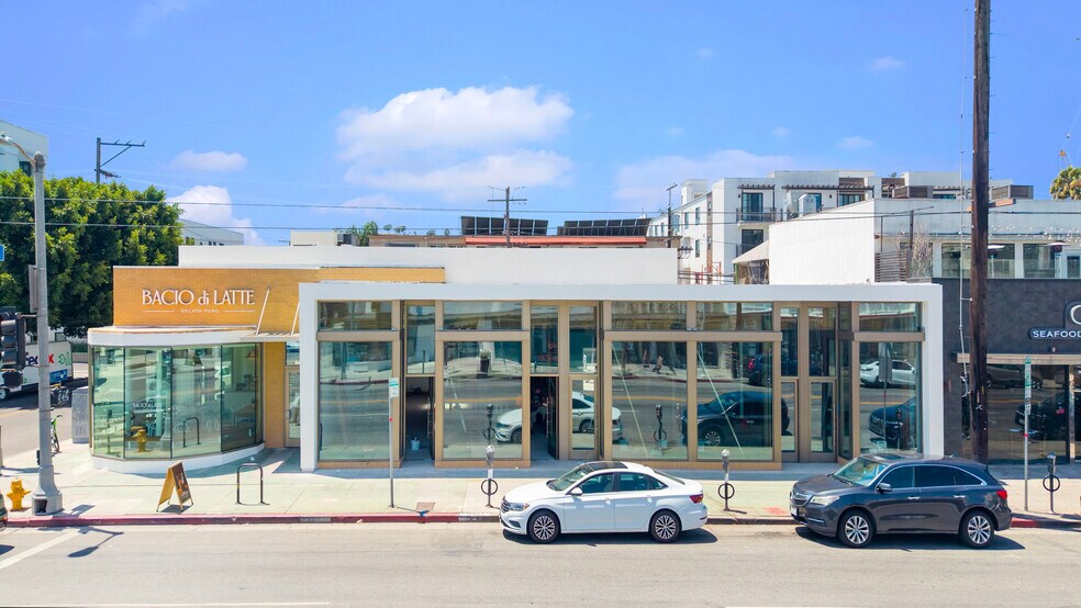 8400 W 3rd St, Los Angeles, CA à louer - Photo du bâtiment - Image 2 de 13