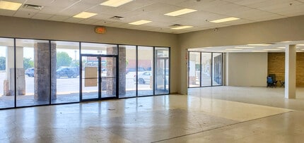 406-546 Plaza Ct, Sand Springs, OK for lease Interior Photo- Image 1 of 13
