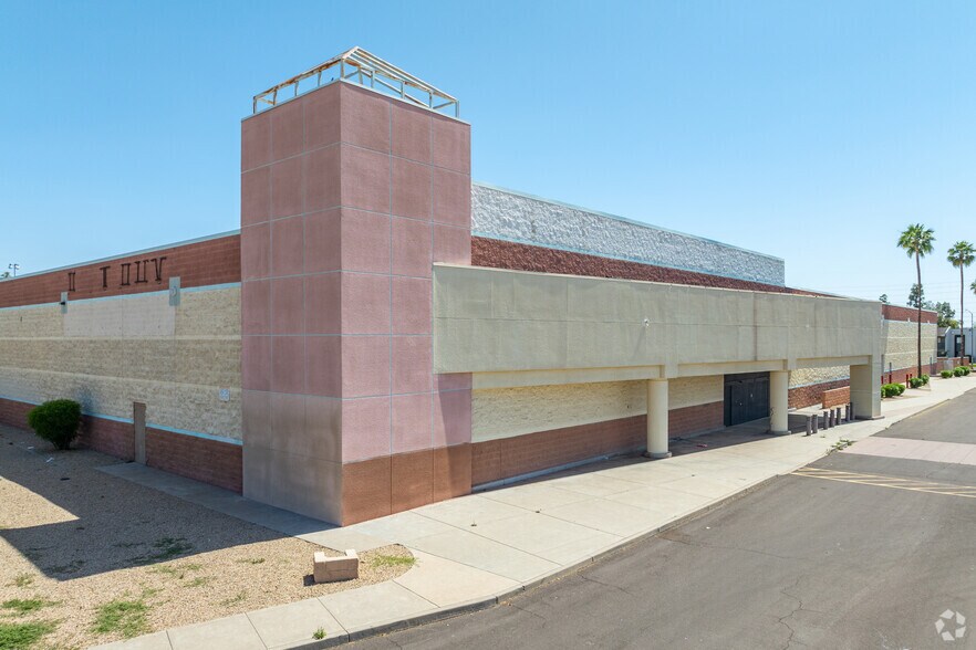 9446 N Metro Pky W, Phoenix, AZ à vendre - Photo du bâtiment - Image 3 de 8