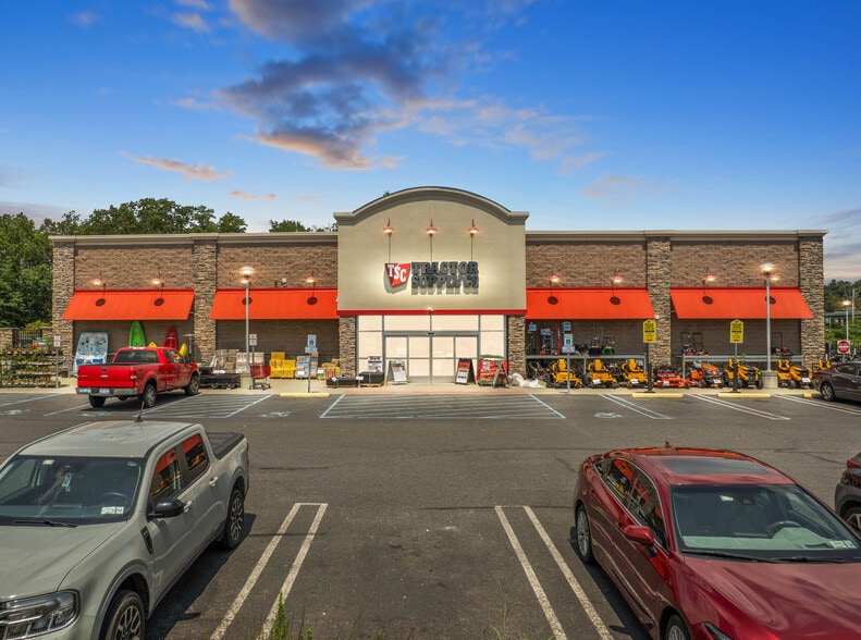 1611 Ulster Ave, Lake Katrine, NY for sale - Building Photo - Image 1 of 6